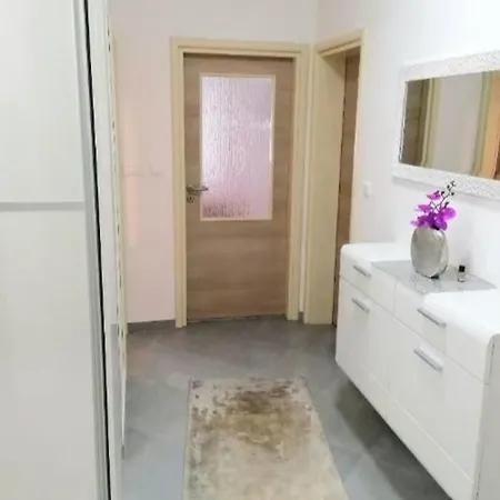 Apartment Zorika Near The Beach Pula